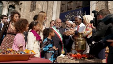 Interesse culturale in sala, Pitza e Datteri di Fariborz Kamkari