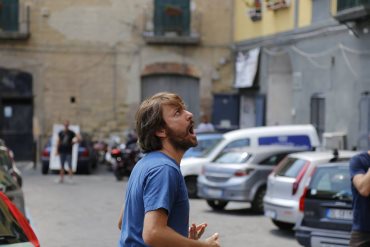 Interesse culturale in sala, A Napoli non piove mai di Sergio Assisi