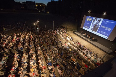 Continua Effetto Notte a Santa Croce in Gerusalemme con Schermi italiani